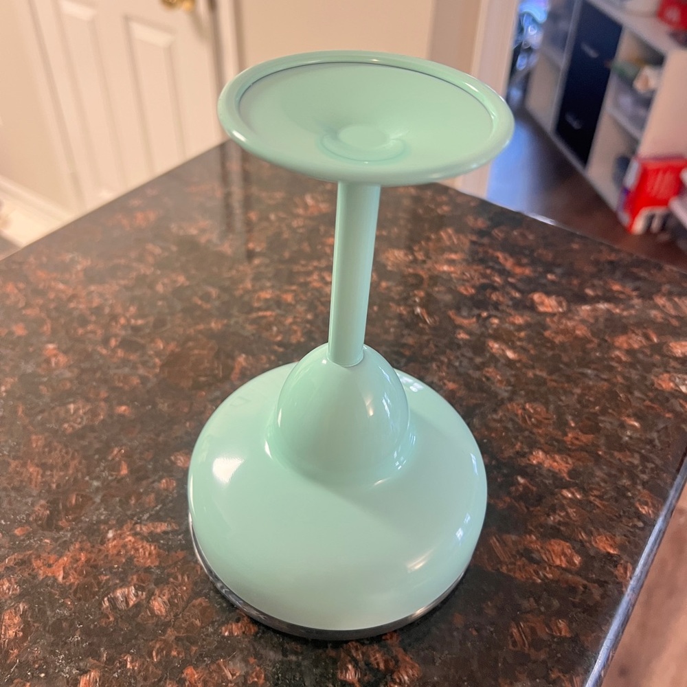 Mint Insulated Stemmed Margarita Cup with Spill-Resistant Lid - Picture 3 of 4